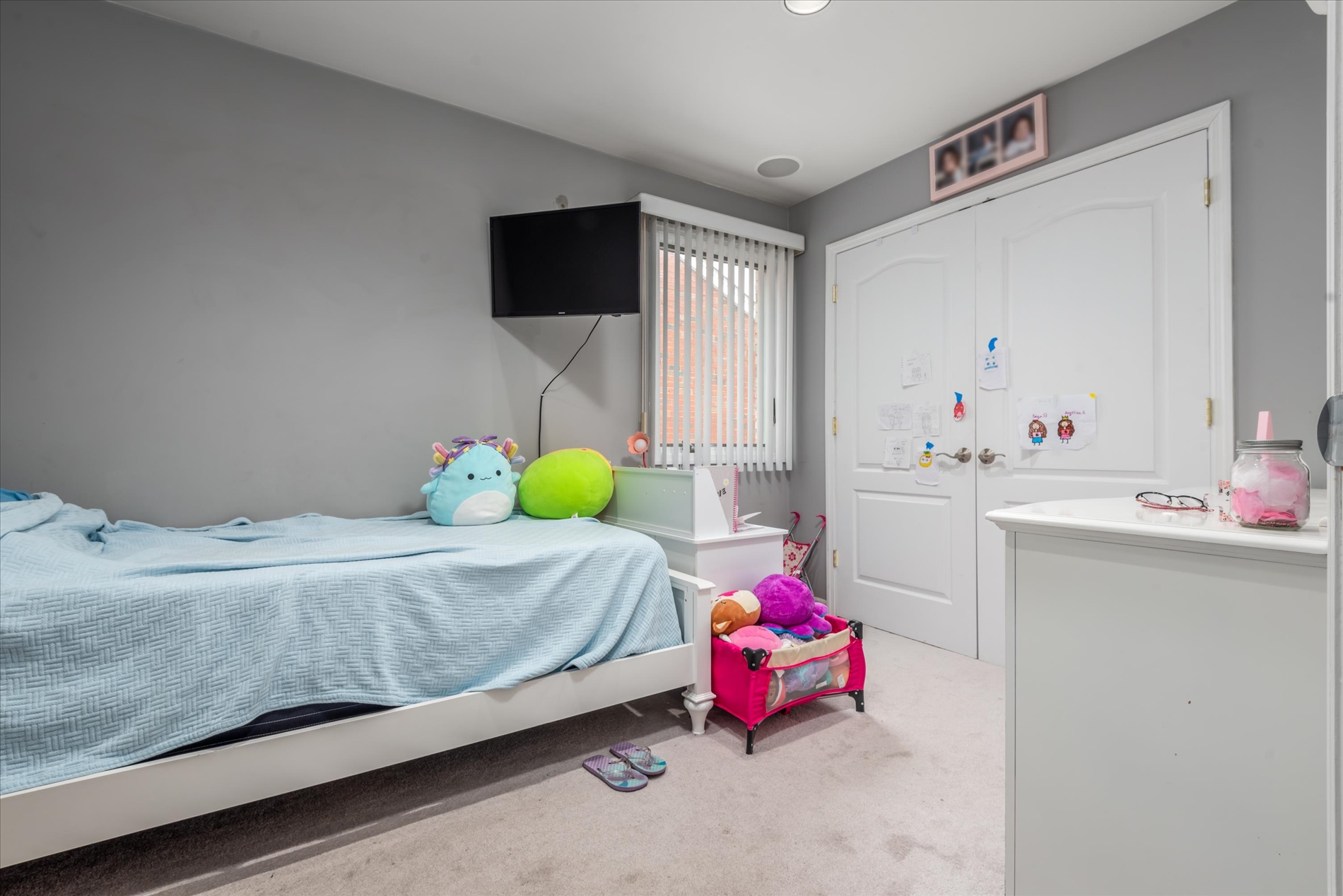 Howard Beach, New York, 11414, United States, 5 Bedrooms Bedrooms, ,4 BathroomsBathrooms,Residential,For Sale,1941286