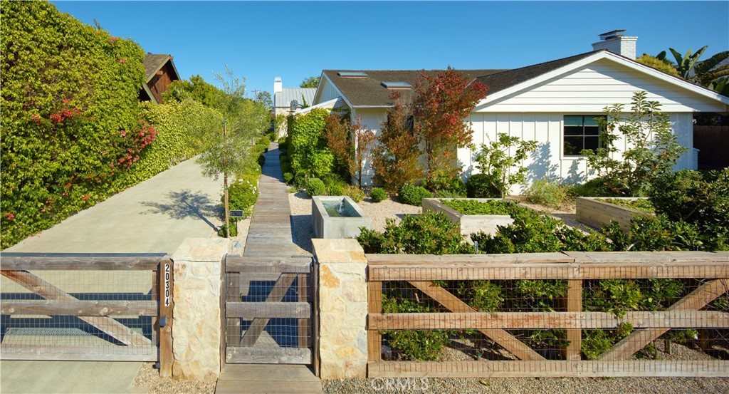 Newport Beach, California, 92660, United States, 4 Bedrooms Bedrooms, ,3 BathroomsBathrooms,Residential,For Sale,1927269