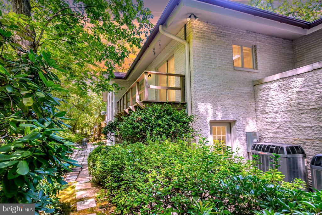 Fredericksburg, Virginia, 22401, United States, 4 Bedrooms Bedrooms, ,4 BathroomsBathrooms,Residential,For Sale,1917232
