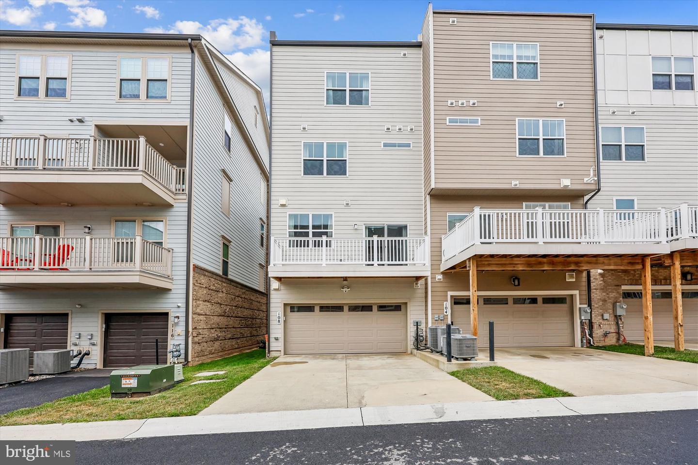 Gaithersburg, Maryland, 20878, United States, 4 Bedrooms Bedrooms, ,5 BathroomsBathrooms,Residential,For Sale,1949694