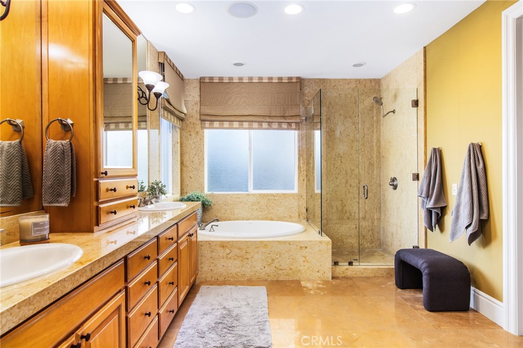 San Diego, California, 92107, United States, 6 Bedrooms Bedrooms, ,5 BathroomsBathrooms,Residential,For Sale,1843009