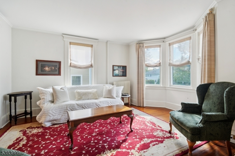 Millburn Twp., New Jersey, 07078, United States, 3 Bedrooms Bedrooms, ,3 BathroomsBathrooms,Residential,For Sale,1988129