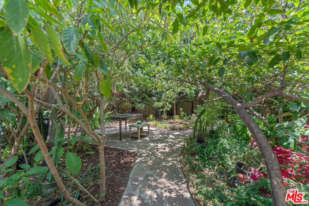 Los Angeles, California, 90006, United States, 6 Bedrooms Bedrooms, ,5 BathroomsBathrooms,Residential,For Sale,1883118