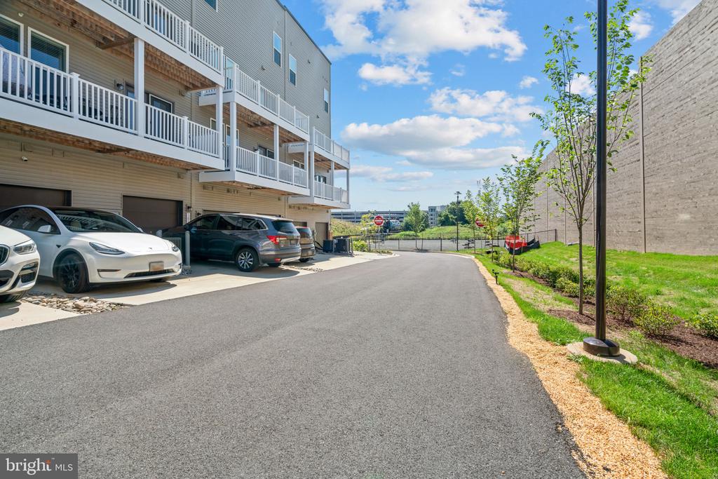 Rockville, Maryland, 20855, United States, 3 Bedrooms Bedrooms, ,3 BathroomsBathrooms,Residential,For Sale,1929038