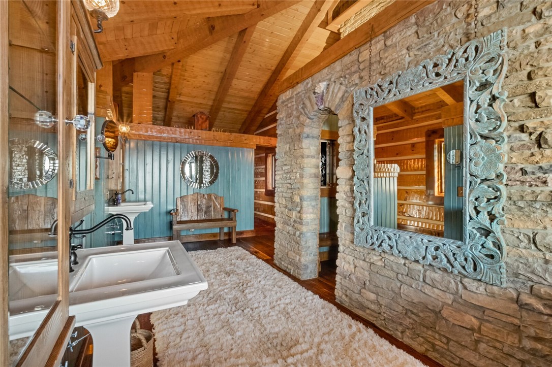 Eureka Springs, Arkansas, 72631, United States, ,Residential,For Sale,1837685