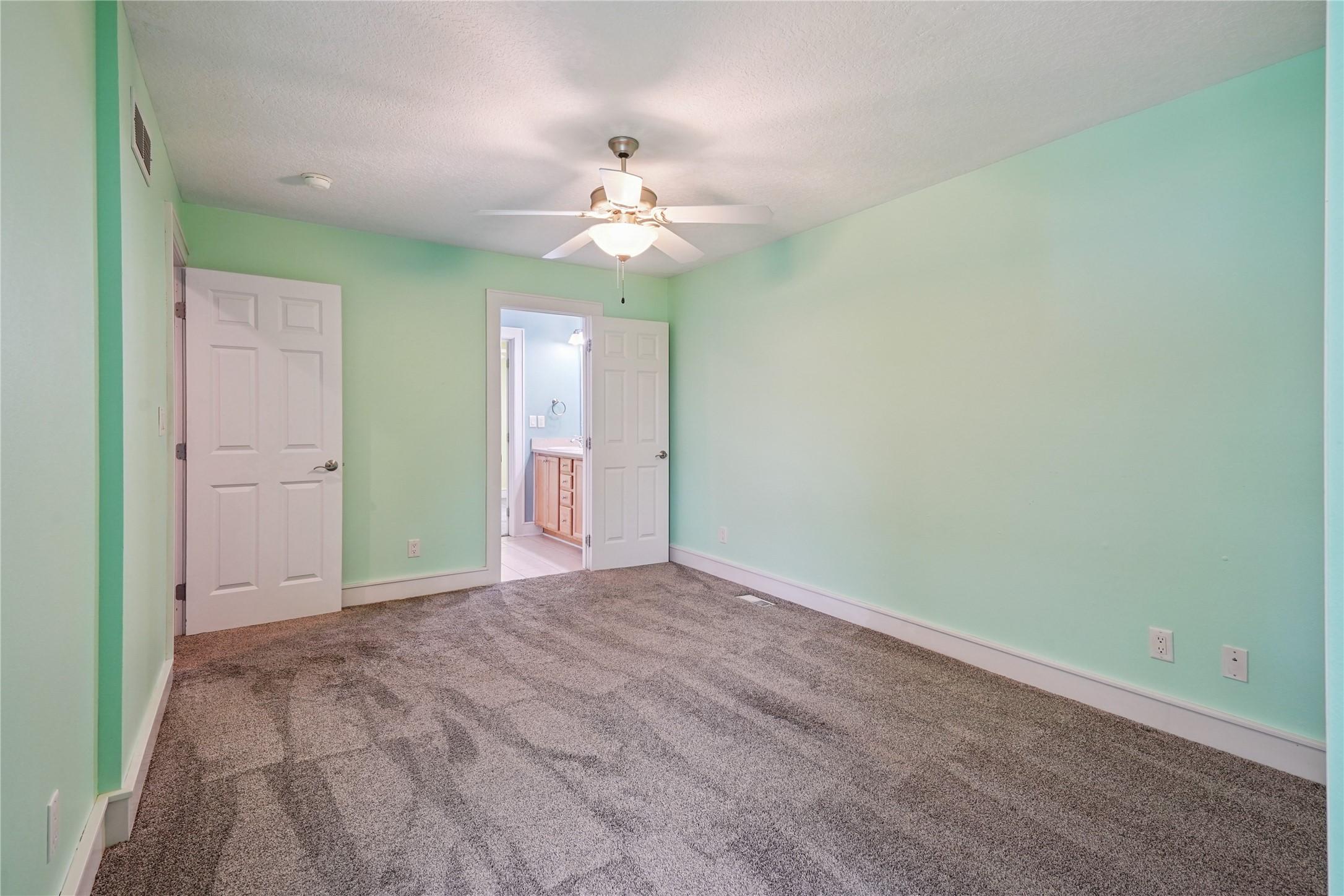 Urbandale, Iowa, 50323, United States, 5 Bedrooms Bedrooms, ,5 BathroomsBathrooms,Residential,For Sale,1978206