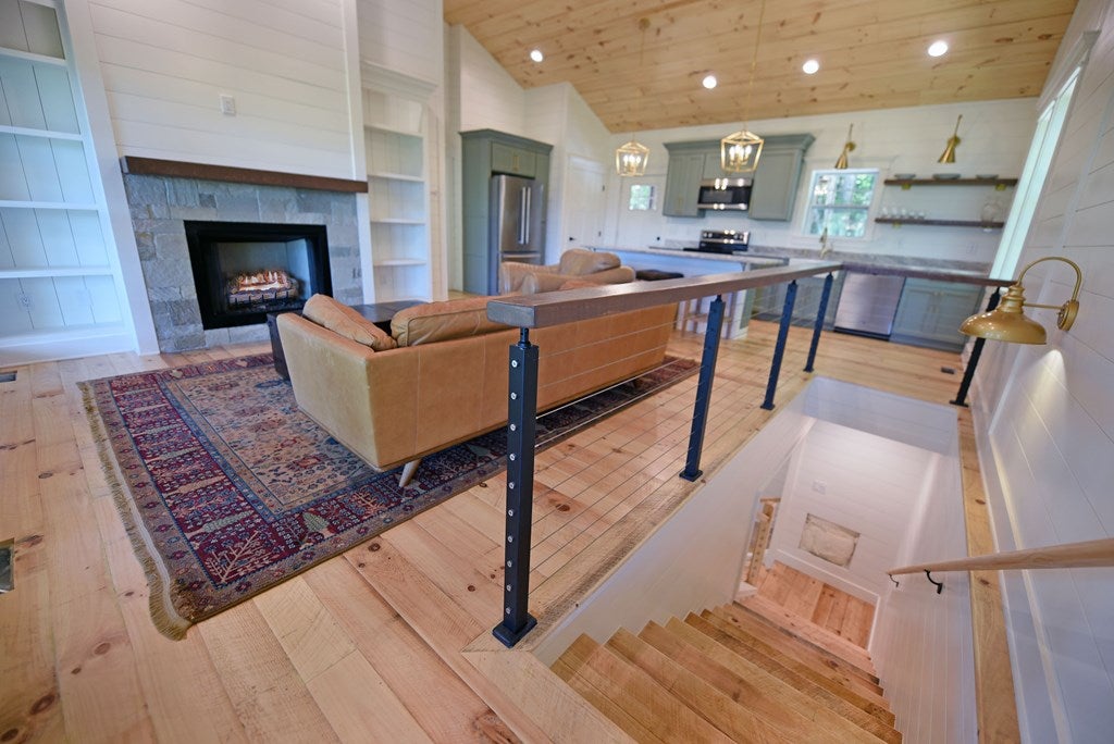 Blue Ridge, Georgia, 30513, United States, 2 Bedrooms Bedrooms, ,2 BathroomsBathrooms,Residential,For Sale,1805607