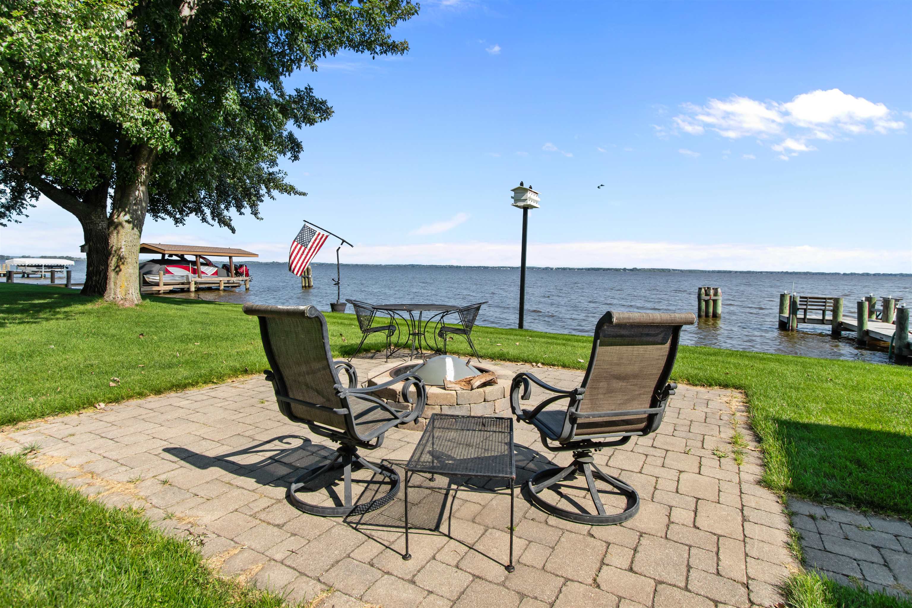WINNECONNE, Wisconsin, 54986, United States, 2 Bedrooms Bedrooms, ,2 BathroomsBathrooms,Residential,For Sale,1926220