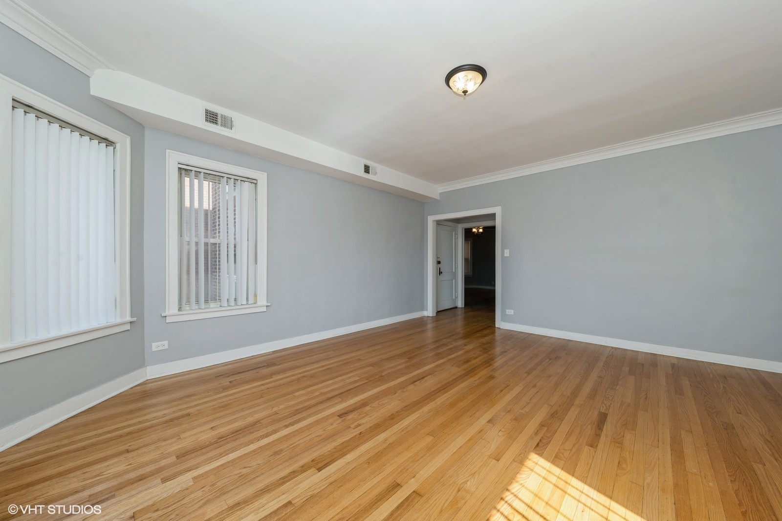 Chicago, Illinois, 60649, United States, 10 Bedrooms Bedrooms, ,Residential,For Sale,1926299