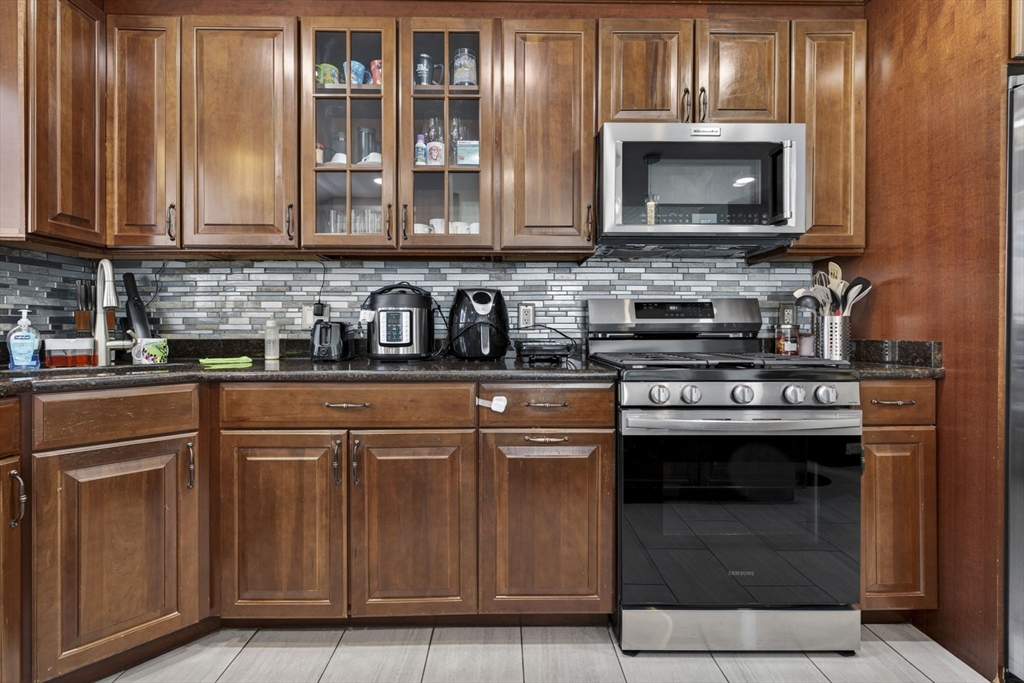 Everett, Massachusetts, 02149, United States, 3 Bedrooms Bedrooms, ,3 BathroomsBathrooms,Residential,For Sale,2048358