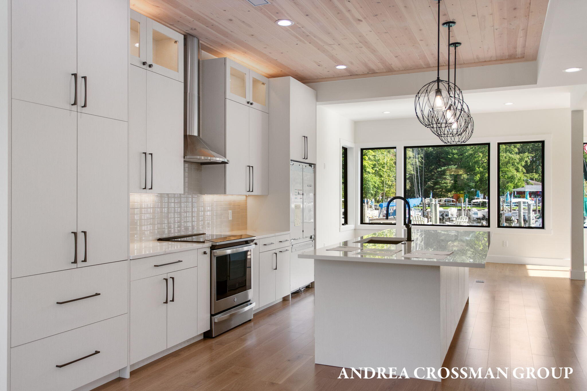 South Haven, Michigan, 49090, United States, 3 Bedrooms Bedrooms, ,3 BathroomsBathrooms,Residential,For Sale,1987512