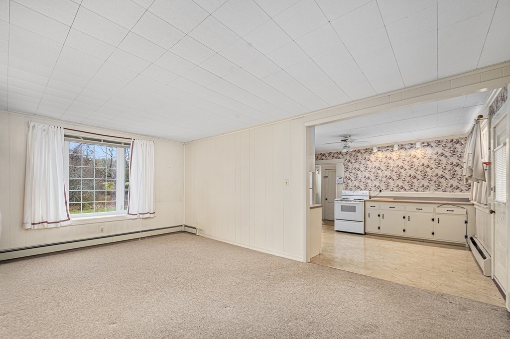 Northbridge, Massachusetts, 01534, United States, 3 Bedrooms Bedrooms, ,1 BathroomBathrooms,Residential,For Sale,1992479