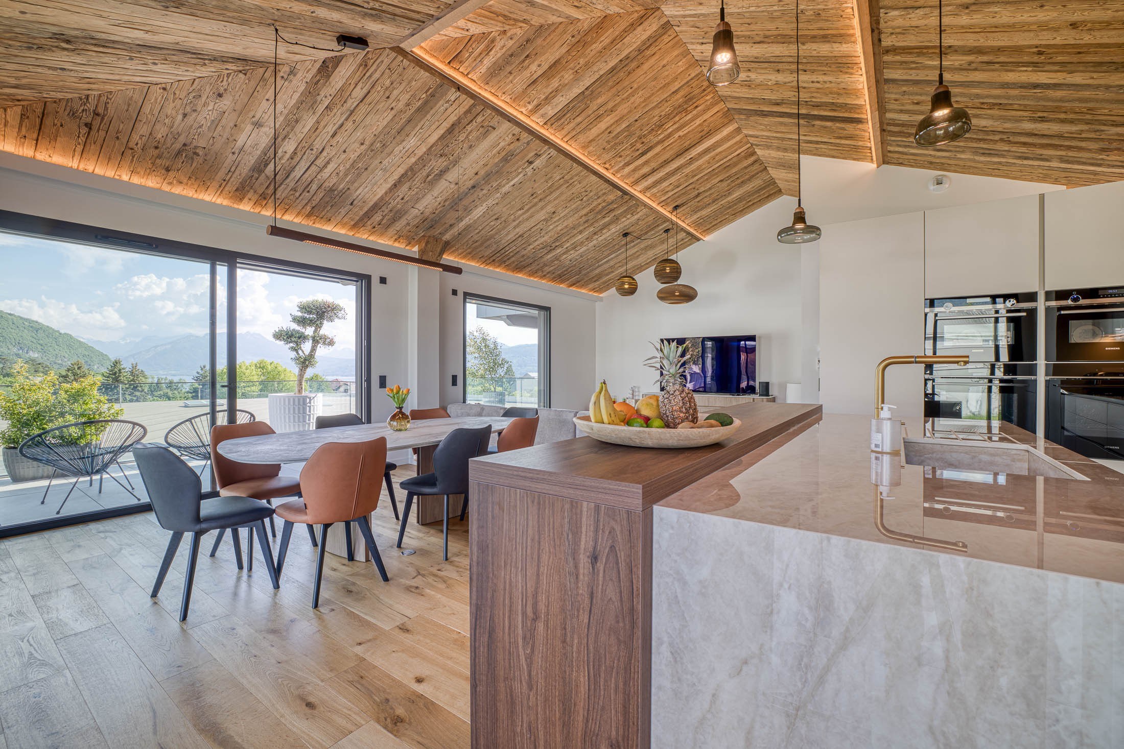  Modern villa with lake and mountain views - 物件實景