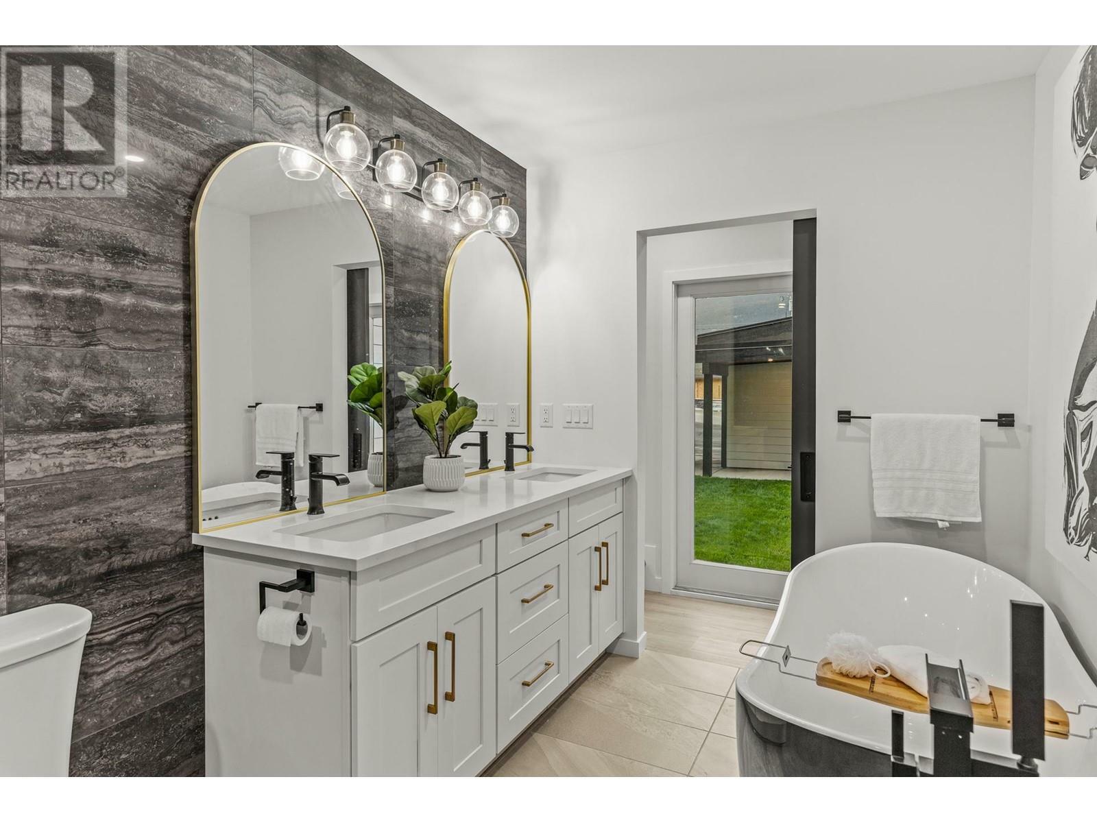 LAKE COUNTRY, British Columbia, V4V 2G9, CA, 5 Bedrooms Bedrooms, ,3 BathroomsBathrooms,Residential,For Sale,1837483