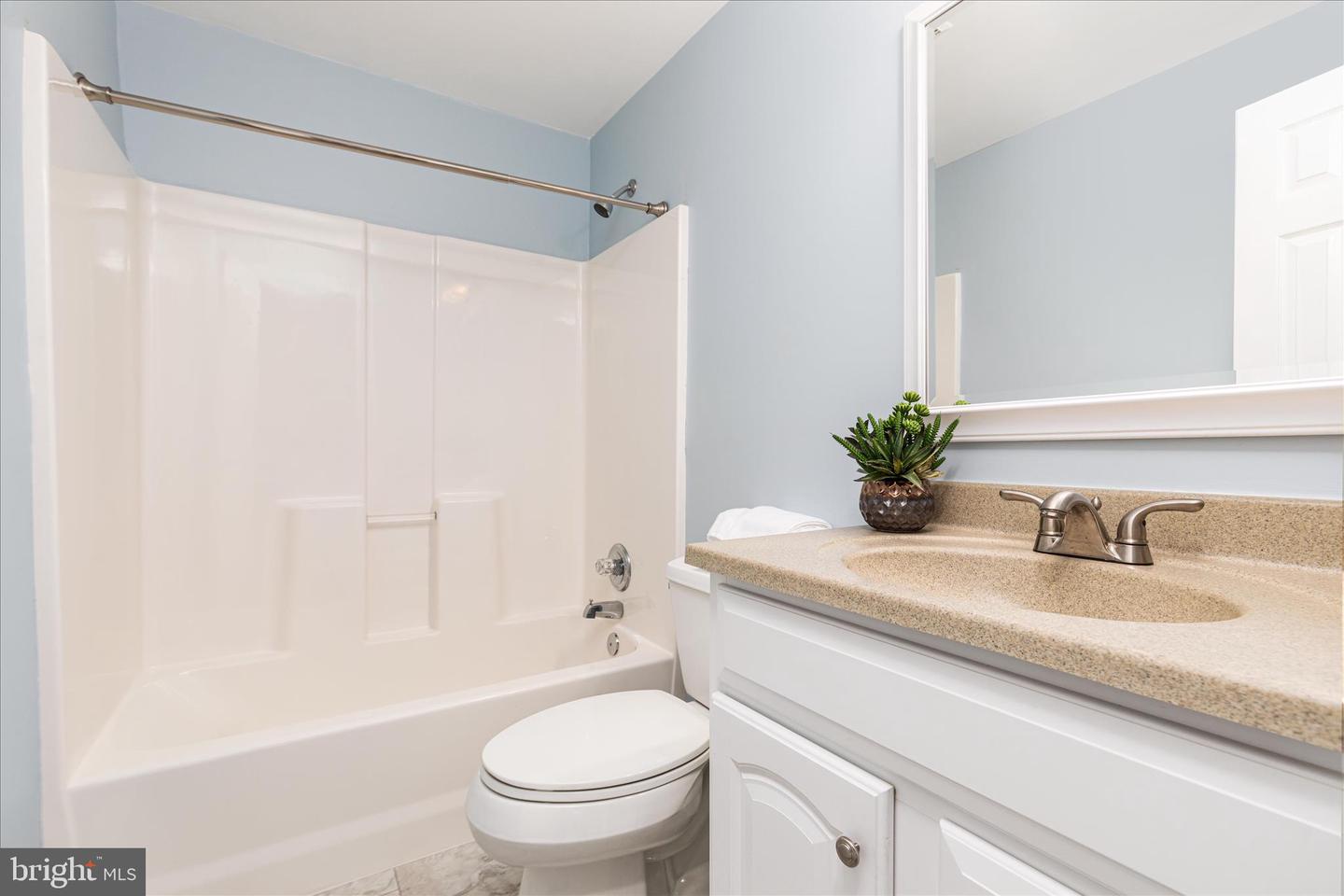 Round Hill, Virginia, 20141, United States, 4 Bedrooms Bedrooms, ,4 BathroomsBathrooms,Residential,For Sale,1987727