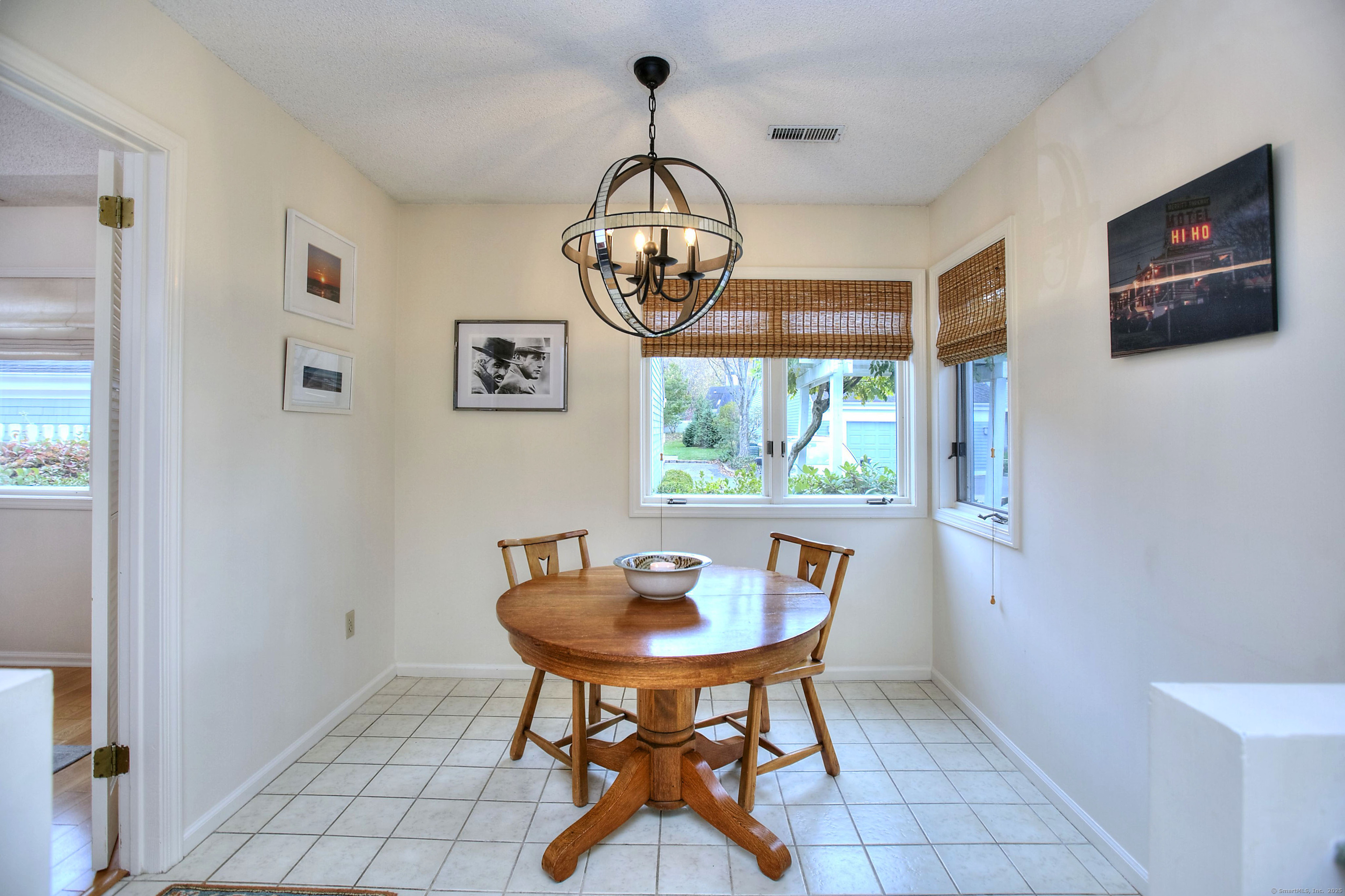 Westport, Connecticut, 06880, United States, 2 Bedrooms Bedrooms, ,3 BathroomsBathrooms,Residential,For Sale,1988257