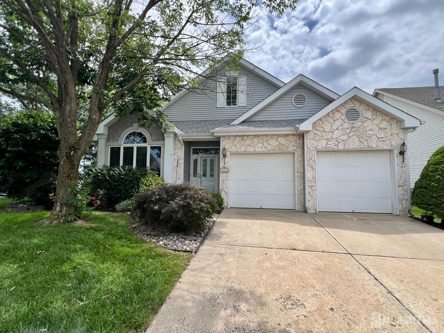 Monroe, New Jersey, 08831, United States, 2 Bedrooms Bedrooms, ,2 BathroomsBathrooms,Residential,For Sale,1896890