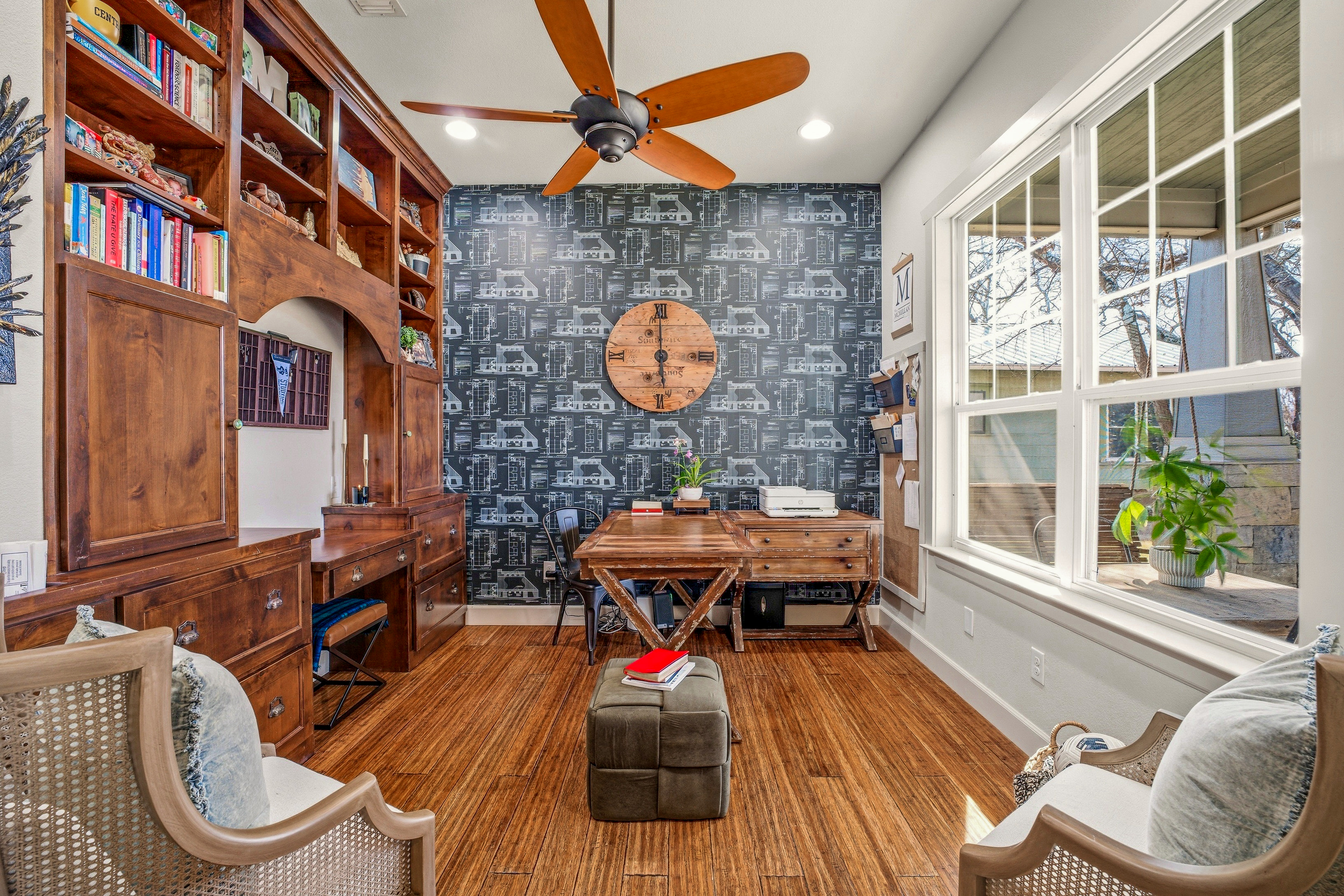  907 Cherry Street  Luxury Home for Sale in Graham, Texas - 物件實景