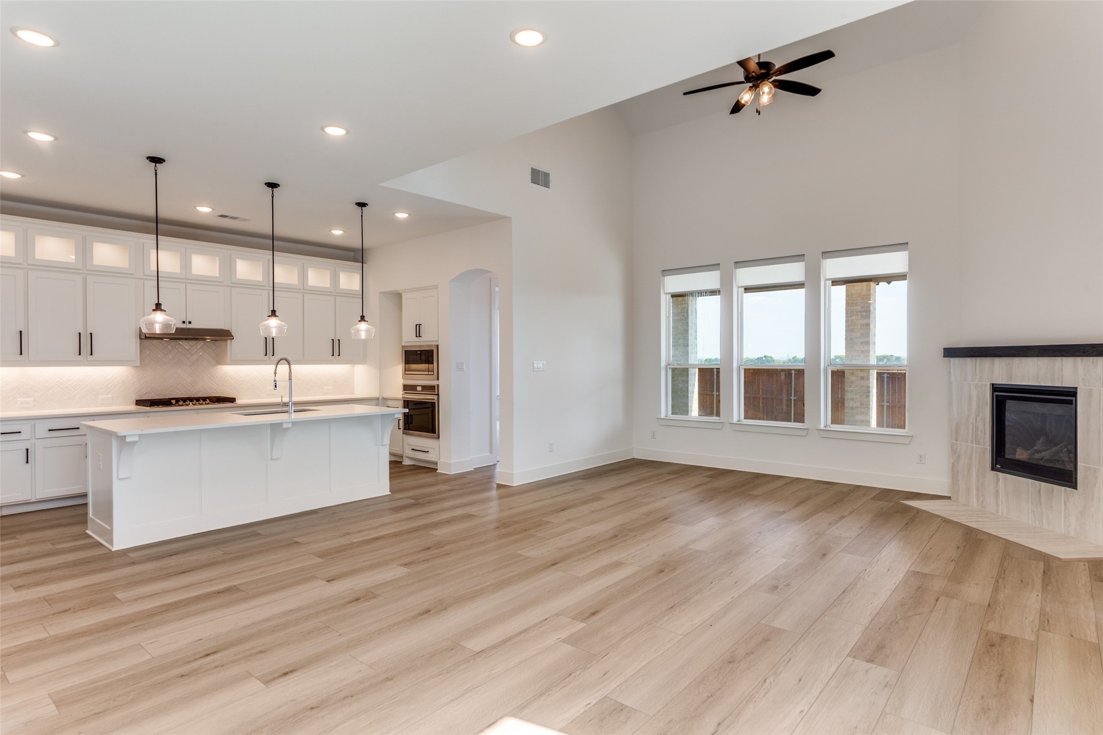 Mansfield, Texas, 76063, United States, 4 Bedrooms Bedrooms, ,4 BathroomsBathrooms,Residential,For Sale,1954630