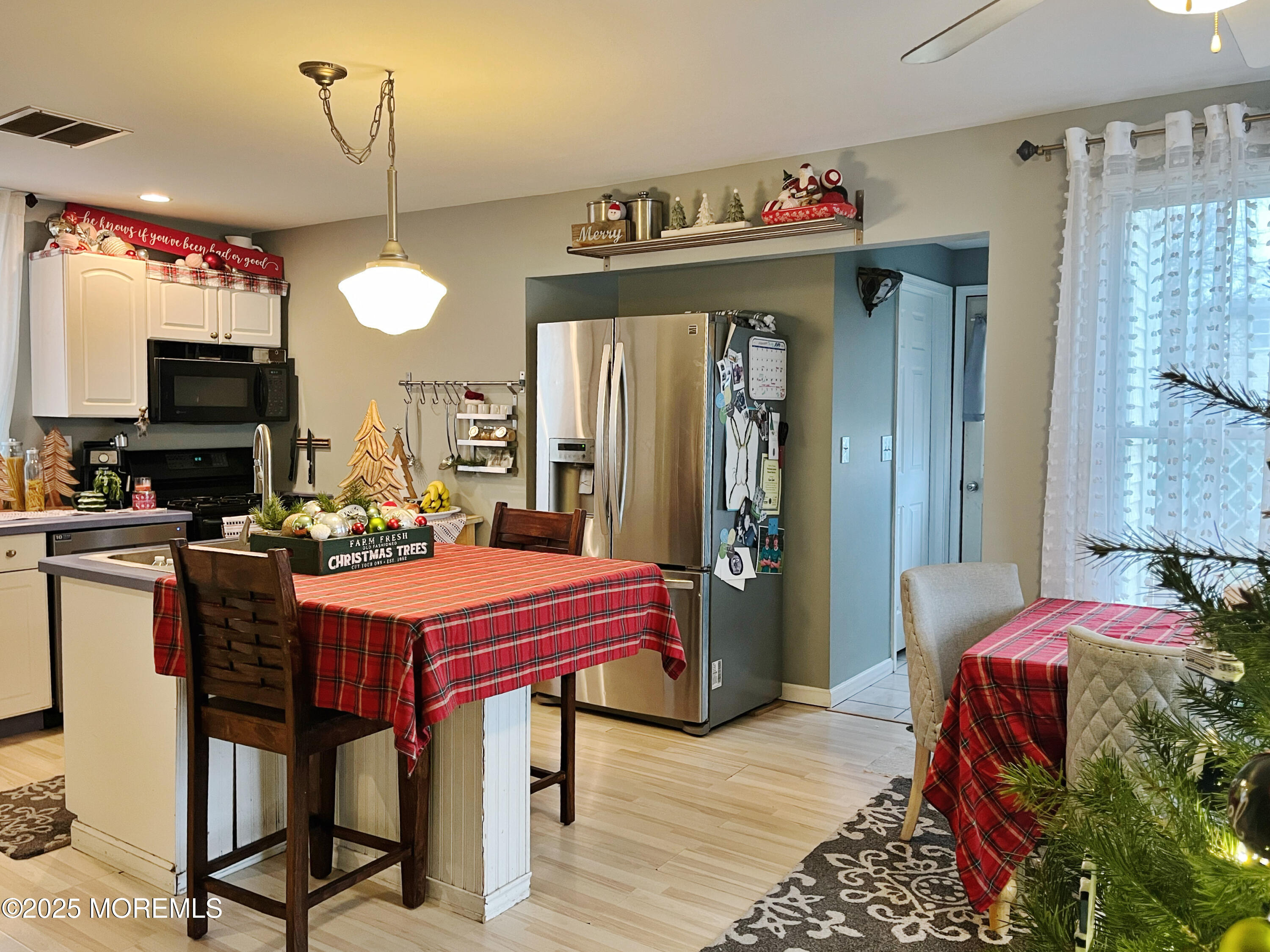 Hazlet, New Jersey, 07734, United States, 3 Bedrooms Bedrooms, ,2 BathroomsBathrooms,Residential,For Sale,2000069