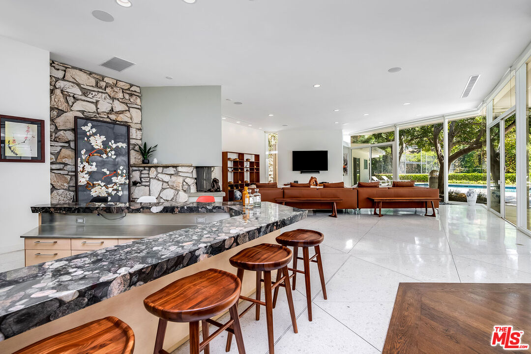 Beverly Hills, California, 90210, United States, 7 Bedrooms Bedrooms, ,2 BathroomsBathrooms,Residential,For Sale,1896171