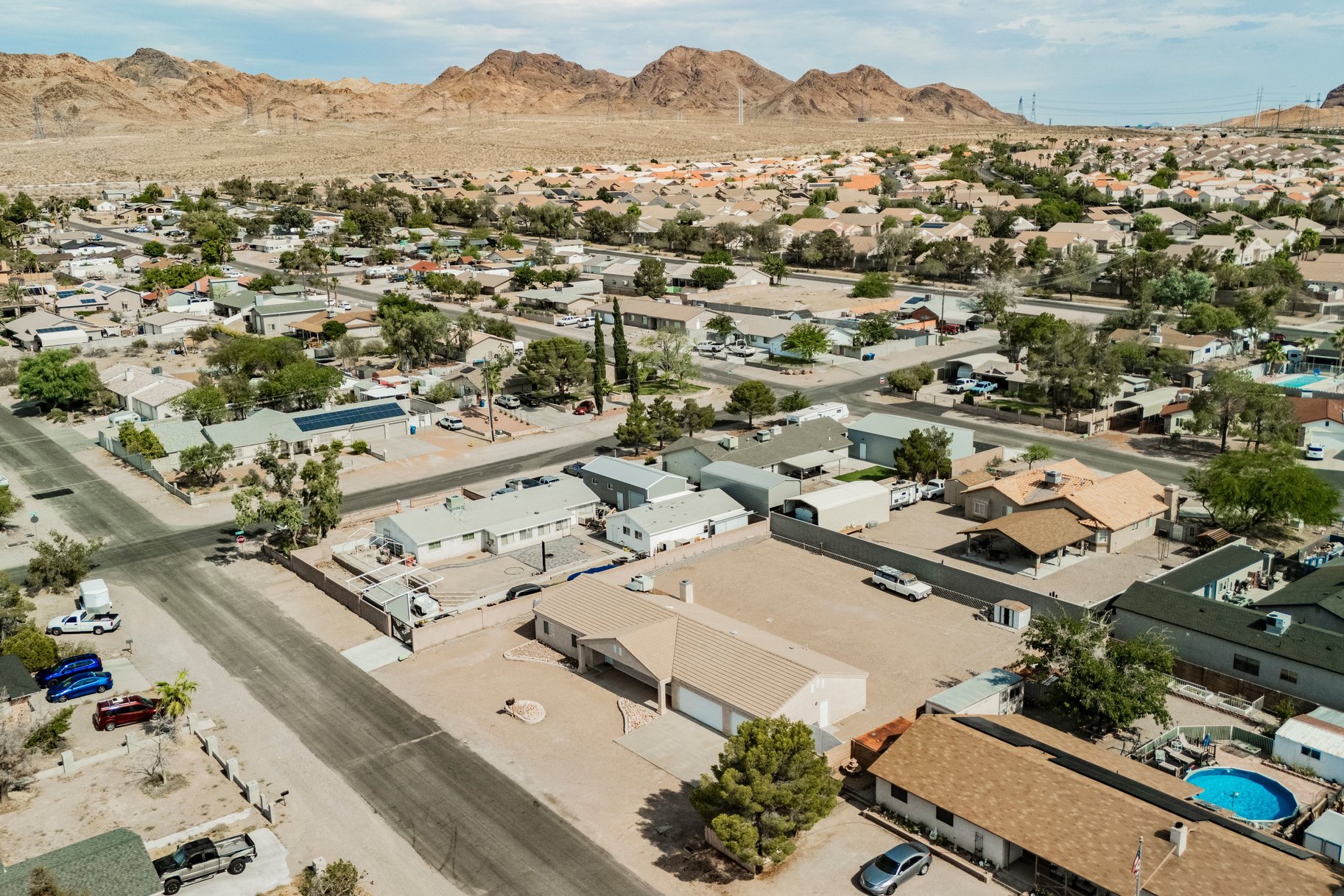  Rare Half Acre Opportunity in Henderson HOA, RV Hookups, Endless Potential - 物件實景