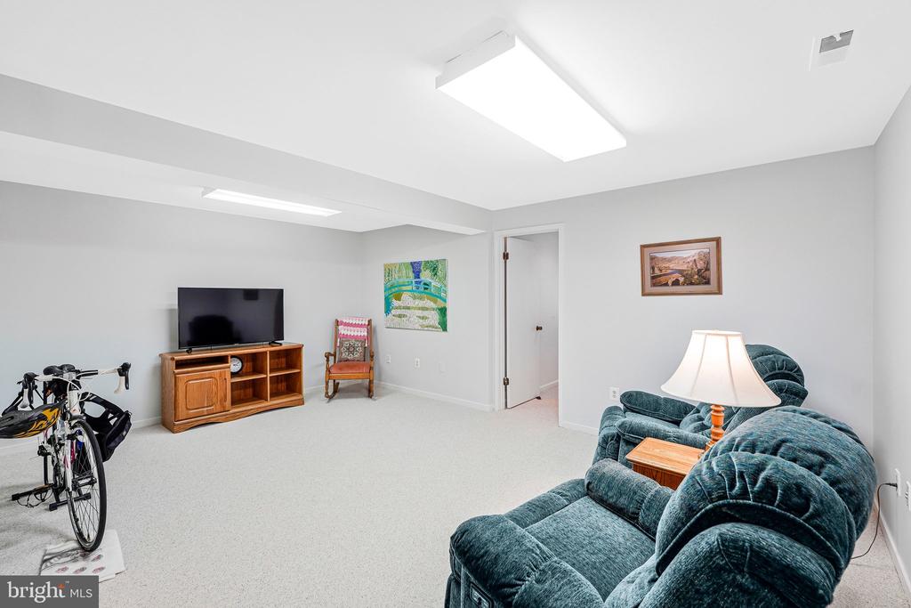 Burke, Virginia, 22015, United States, 3 Bedrooms Bedrooms, ,3 BathroomsBathrooms,Residential,For Sale,2049258