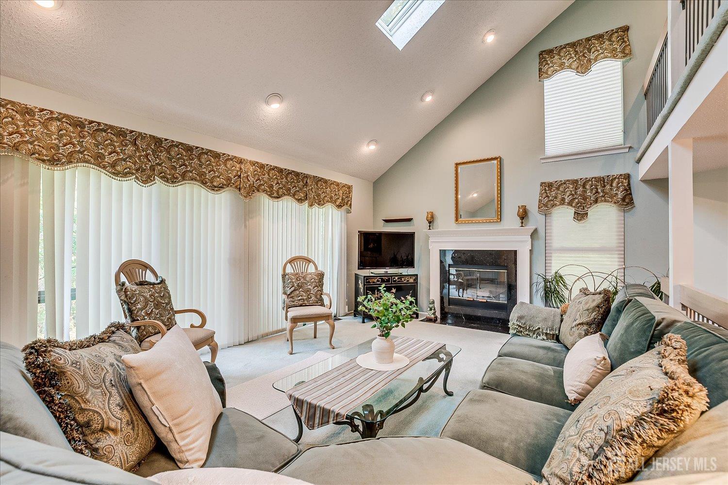 Edison, New Jersey, 08820, United States, 2 Bedrooms Bedrooms, ,3 BathroomsBathrooms,Residential,For Sale,1991890