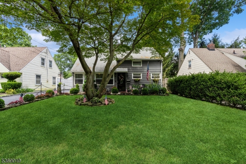 Rahway City, New Jersey, 07065, United States, 3 Bedrooms Bedrooms, ,2 BathroomsBathrooms,Residential,For Sale,1883212