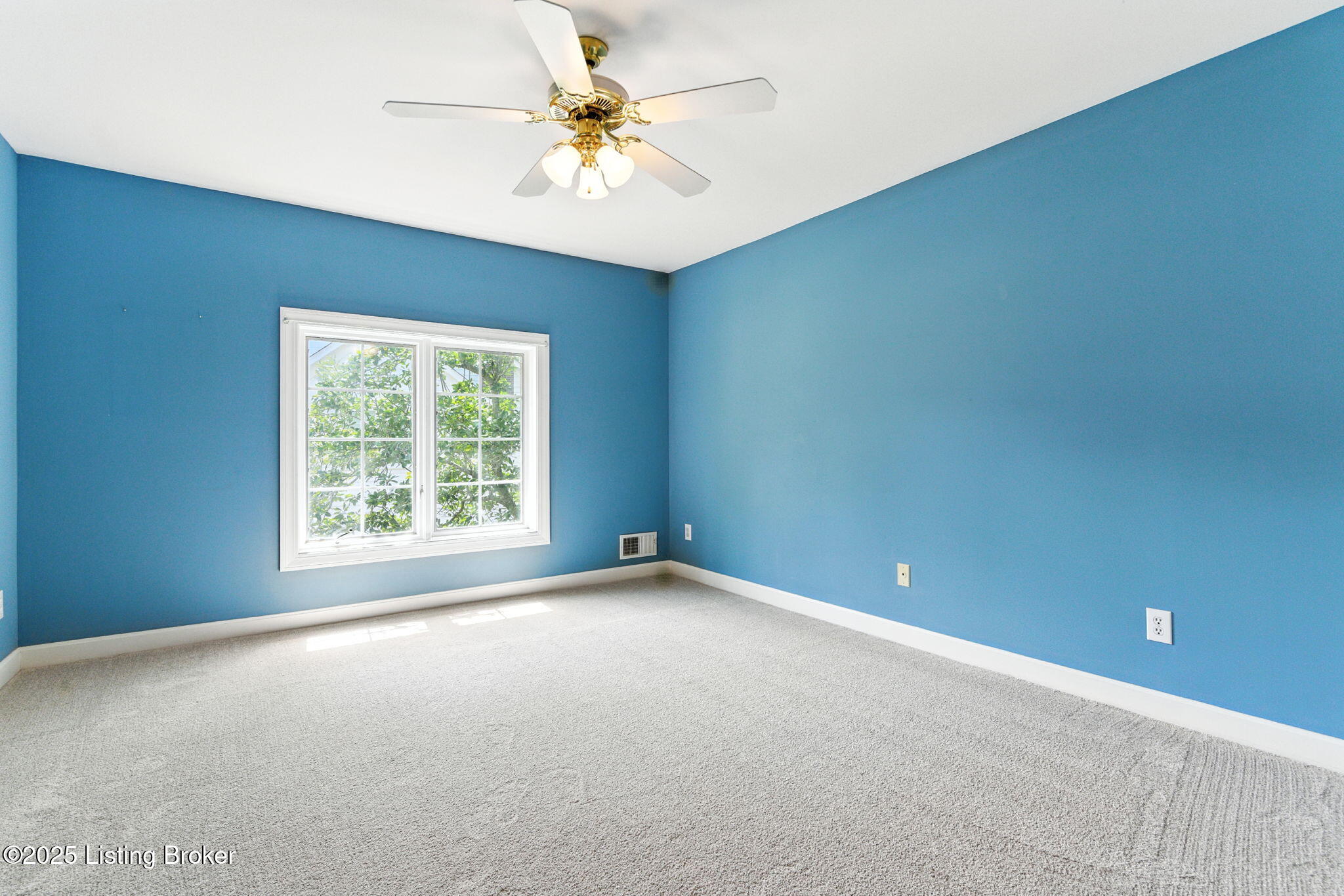 Prospect, Kentucky, 40059, United States, 4 Bedrooms Bedrooms, ,4 BathroomsBathrooms,Residential,For Sale,1941807