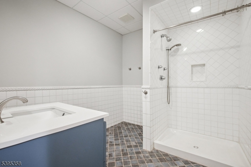 Millburn Twp., New Jersey, 07078, United States, 6 Bedrooms Bedrooms, ,7 BathroomsBathrooms,Residential,For Sale,1991831