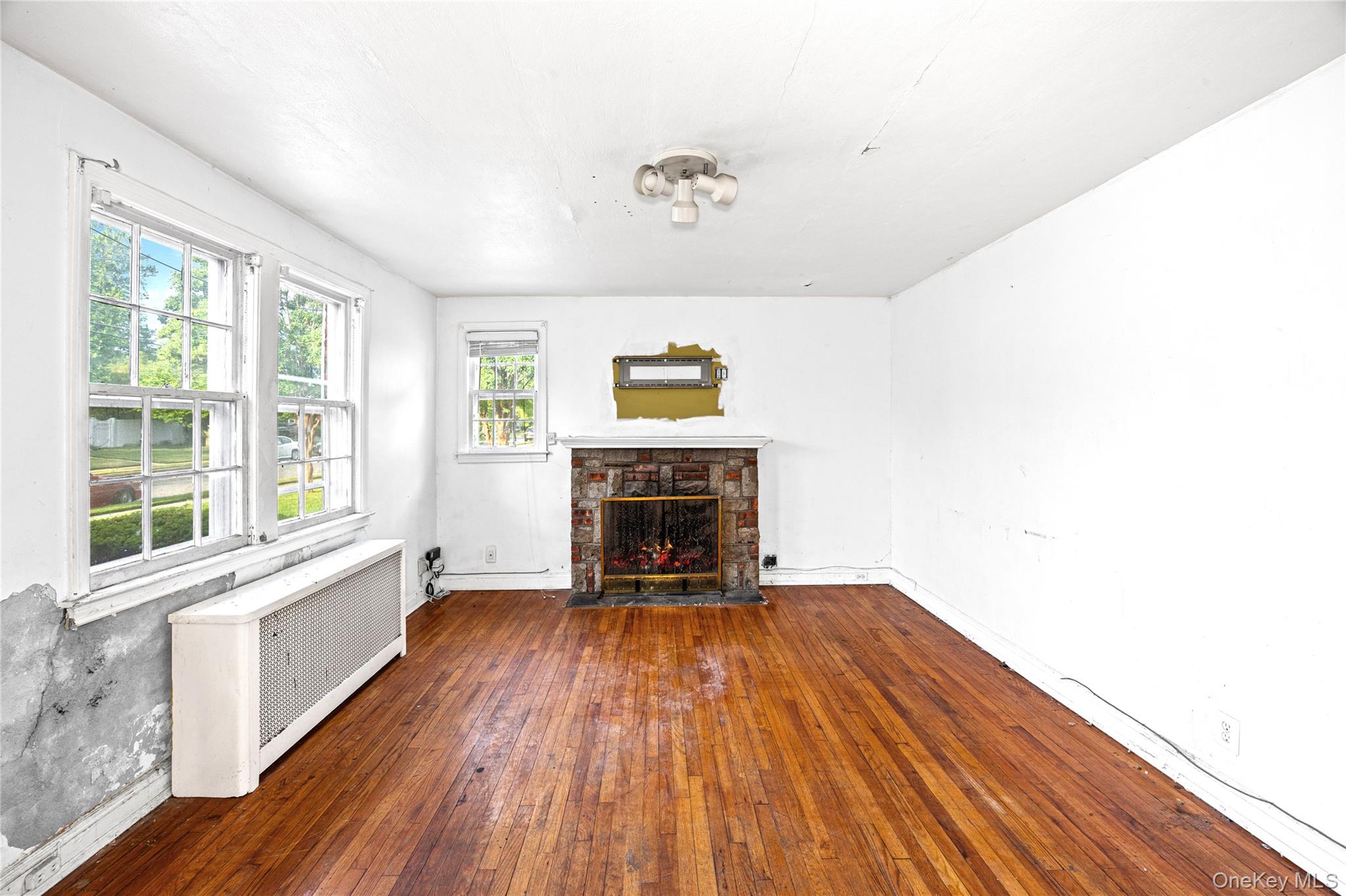 Uniondale, New York, 11553, United States, 4 Bedrooms Bedrooms, ,3 BathroomsBathrooms,Residential,For Sale,2049271