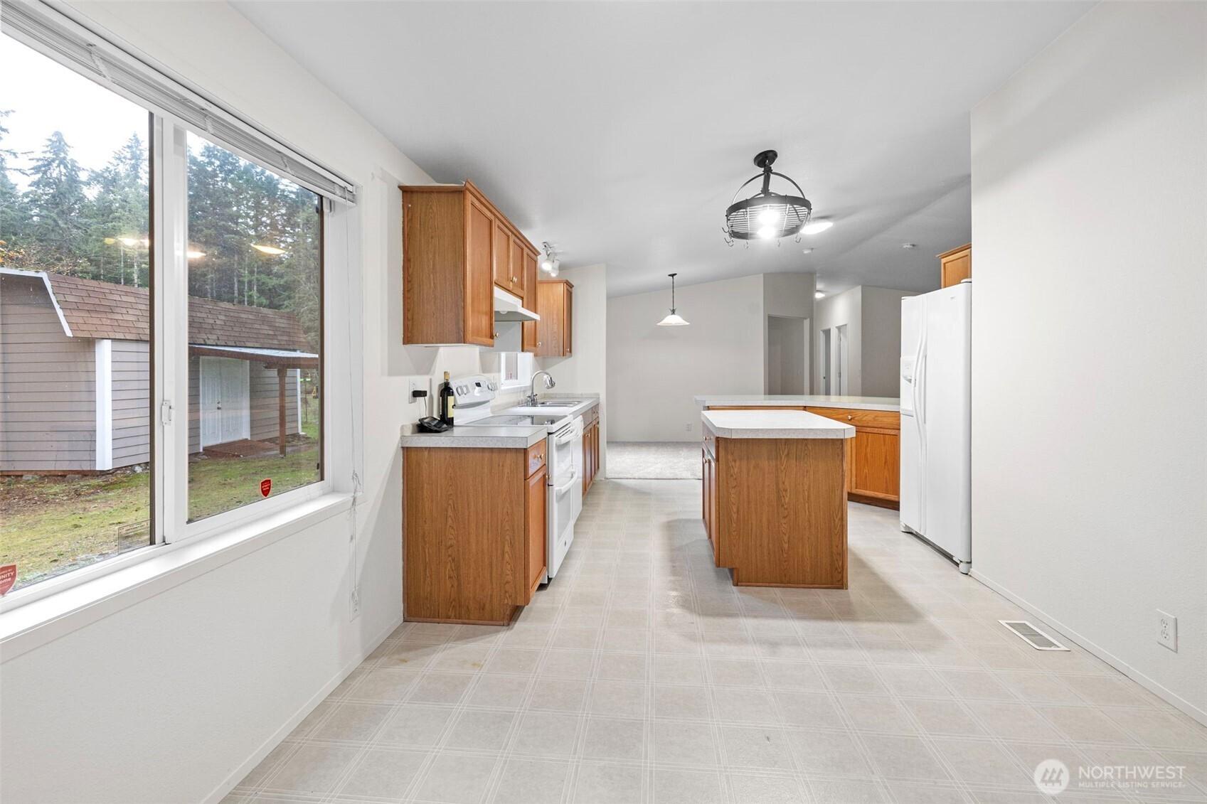 GRAHAM, Washington, 98338, United States, 3 Bedrooms Bedrooms, ,2 BathroomsBathrooms,Residential,For Sale,1896450
