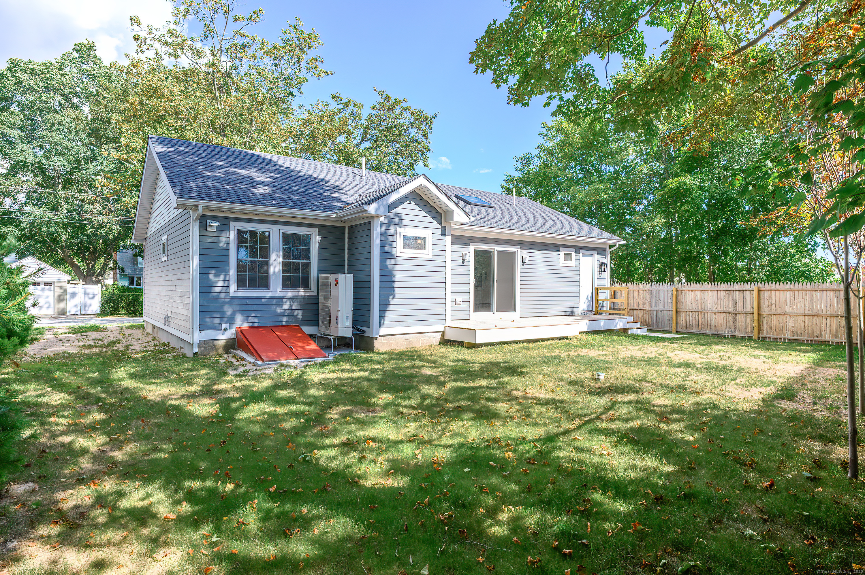 East Lyme, Connecticut, 06357, United States, 2 Bedrooms Bedrooms, ,3 BathroomsBathrooms,Residential,For Sale,1933174