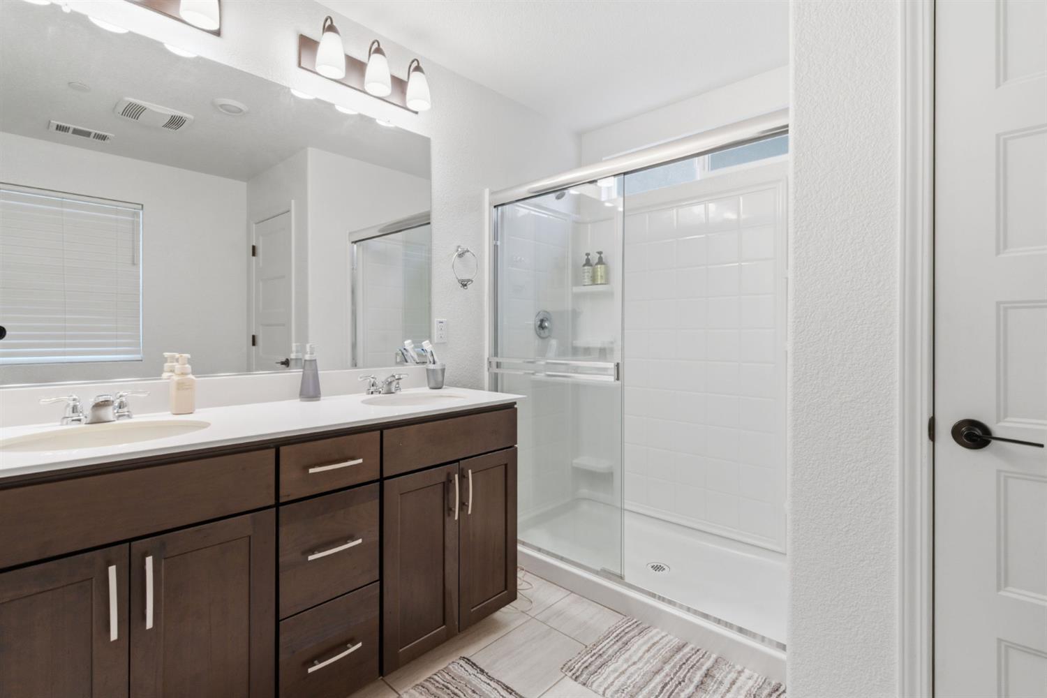 Manteca, California, 95337, United States, 4 Bedrooms Bedrooms, ,3 BathroomsBathrooms,Residential,For Sale,2001194