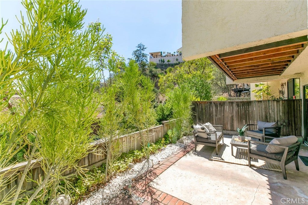 Glendale, California, 91206, United States, 2 Bedrooms Bedrooms, ,3 BathroomsBathrooms,Residential,For Sale,1941682