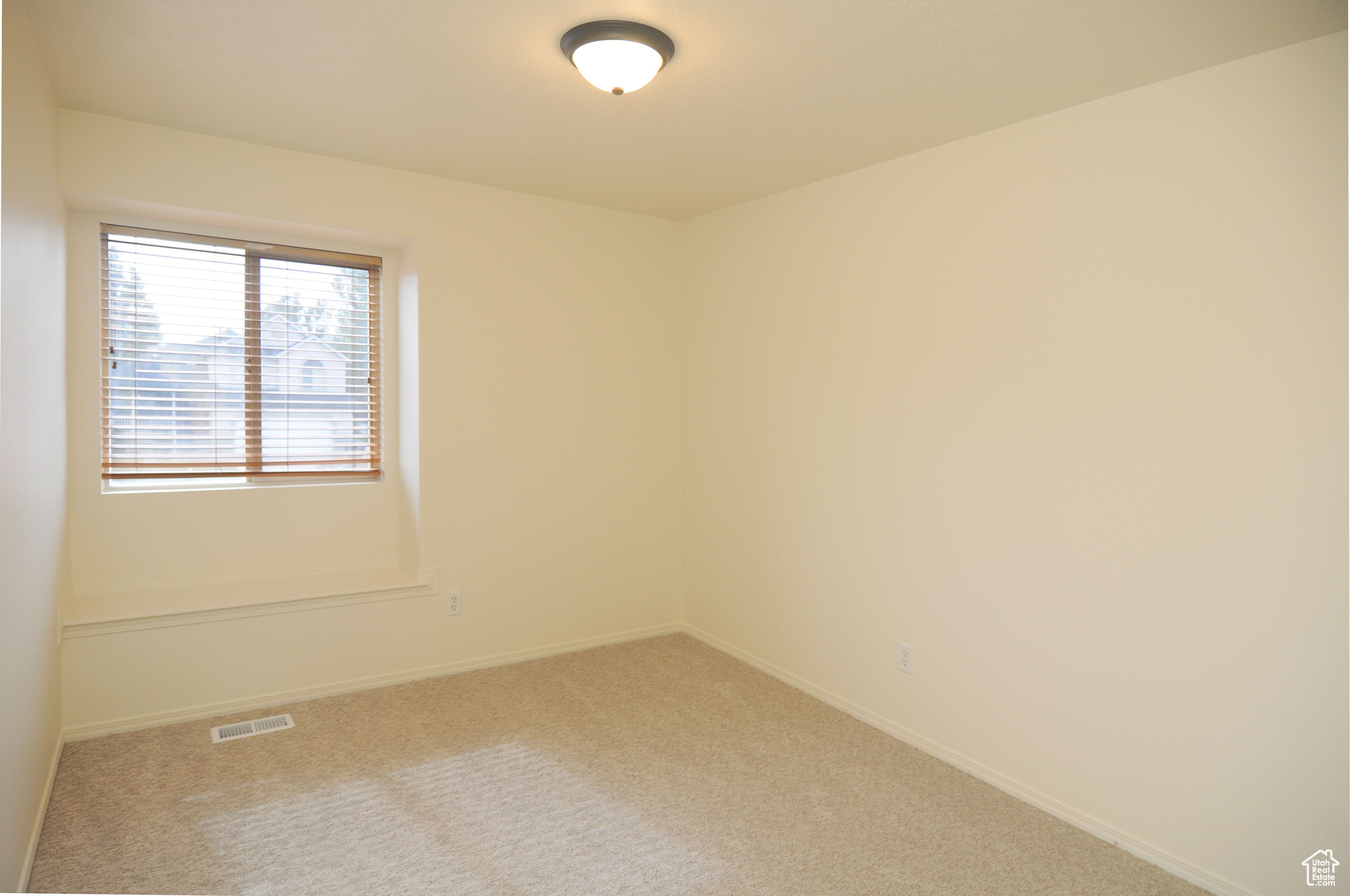 Clinton, Utah, 84015, United States, 4 Bedrooms Bedrooms, ,3 BathroomsBathrooms,Residential,For Sale,1970370