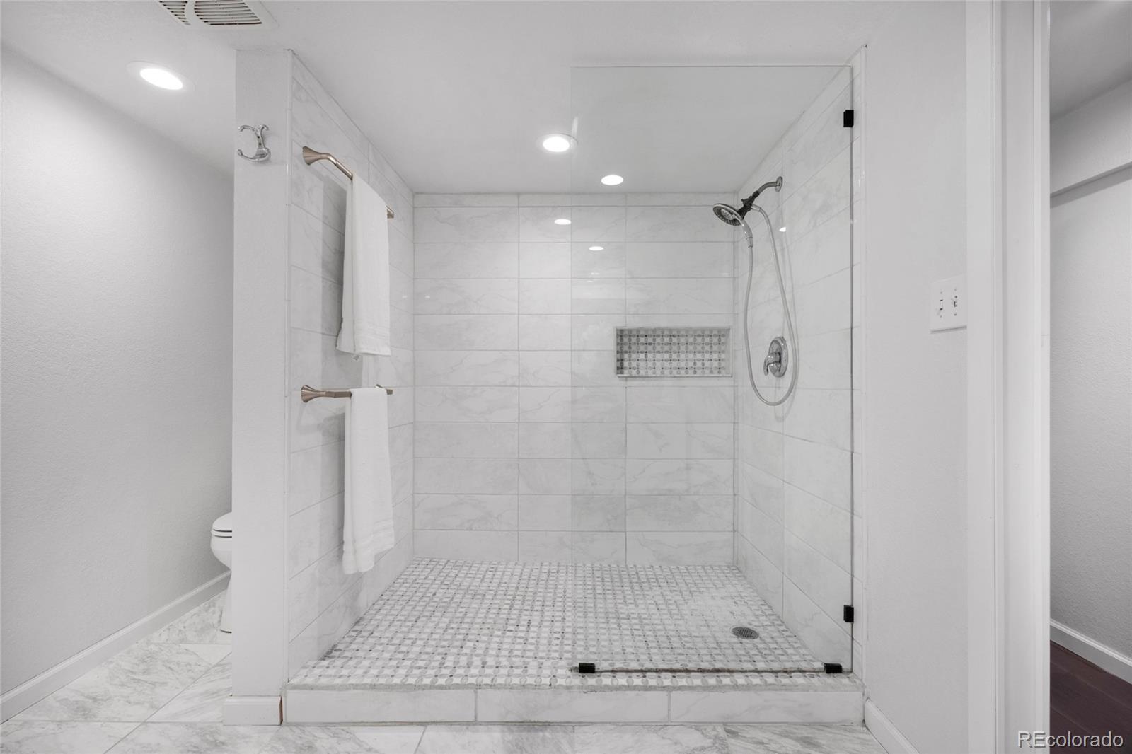 Denver, Colorado, 80224, United States, 4 Bedrooms Bedrooms, ,2 BathroomsBathrooms,Residential,For Sale,1907590