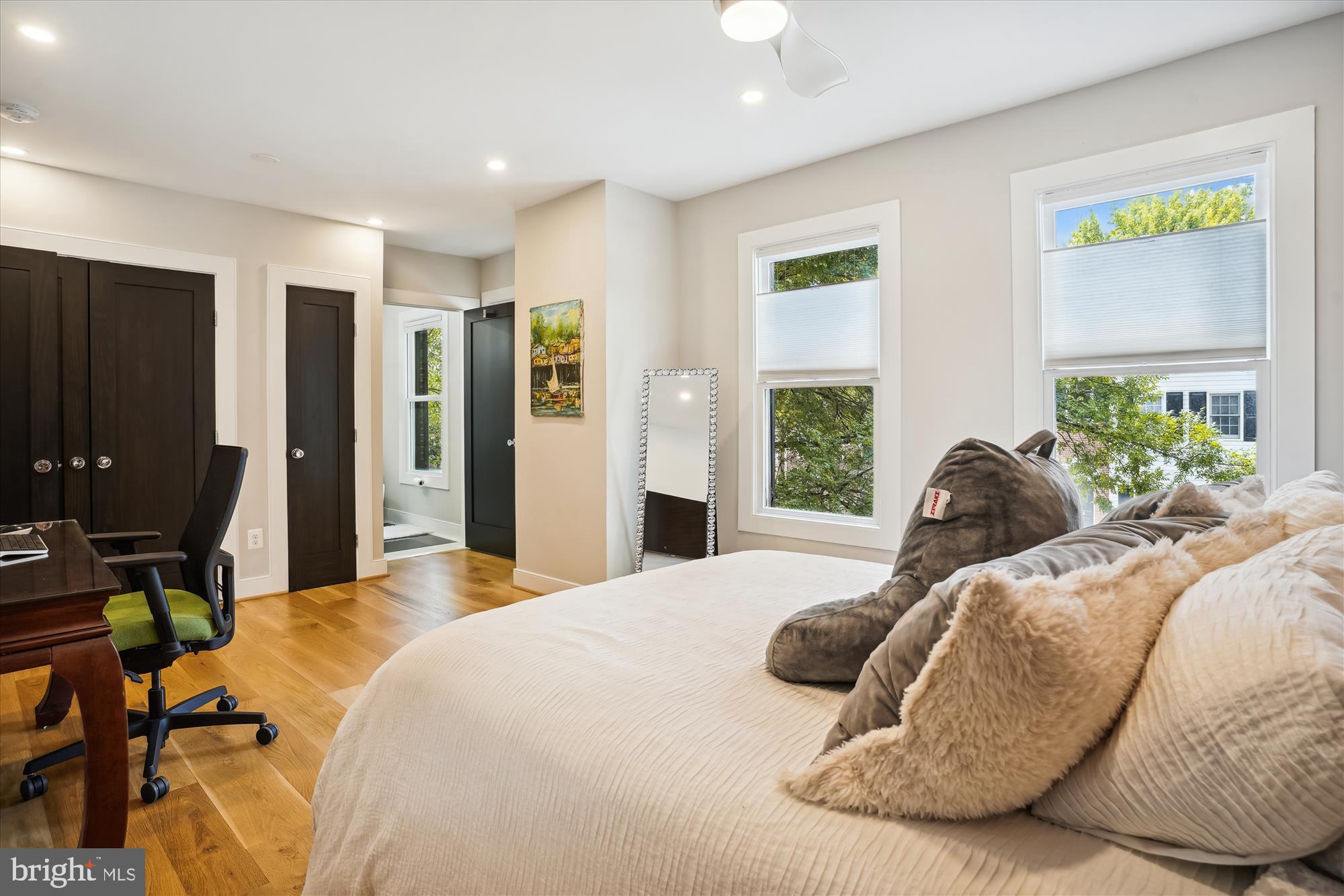 Alexandria, Virginia, 22314, United States, 3 Bedrooms Bedrooms, ,4 BathroomsBathrooms,Residential,For Sale,1936981