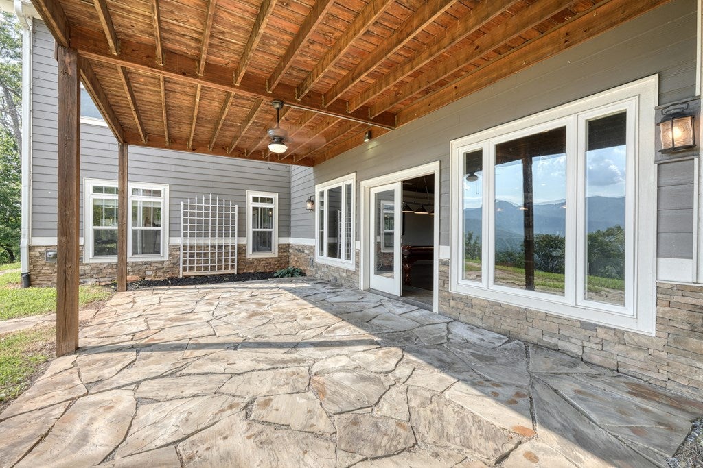 Hiawassee, Georgia, 30546, United States, 3 Bedrooms Bedrooms, ,4 BathroomsBathrooms,Residential,For Sale,1721105