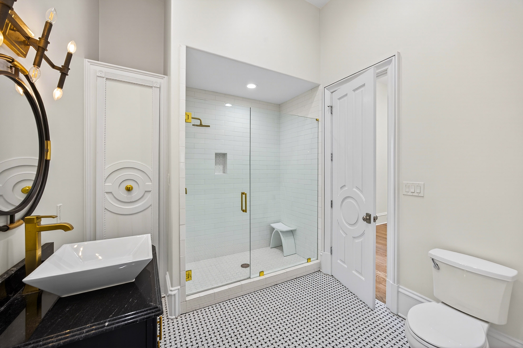  Exceptional Gated Estate with Resort-caliber Grounds - 物件實景