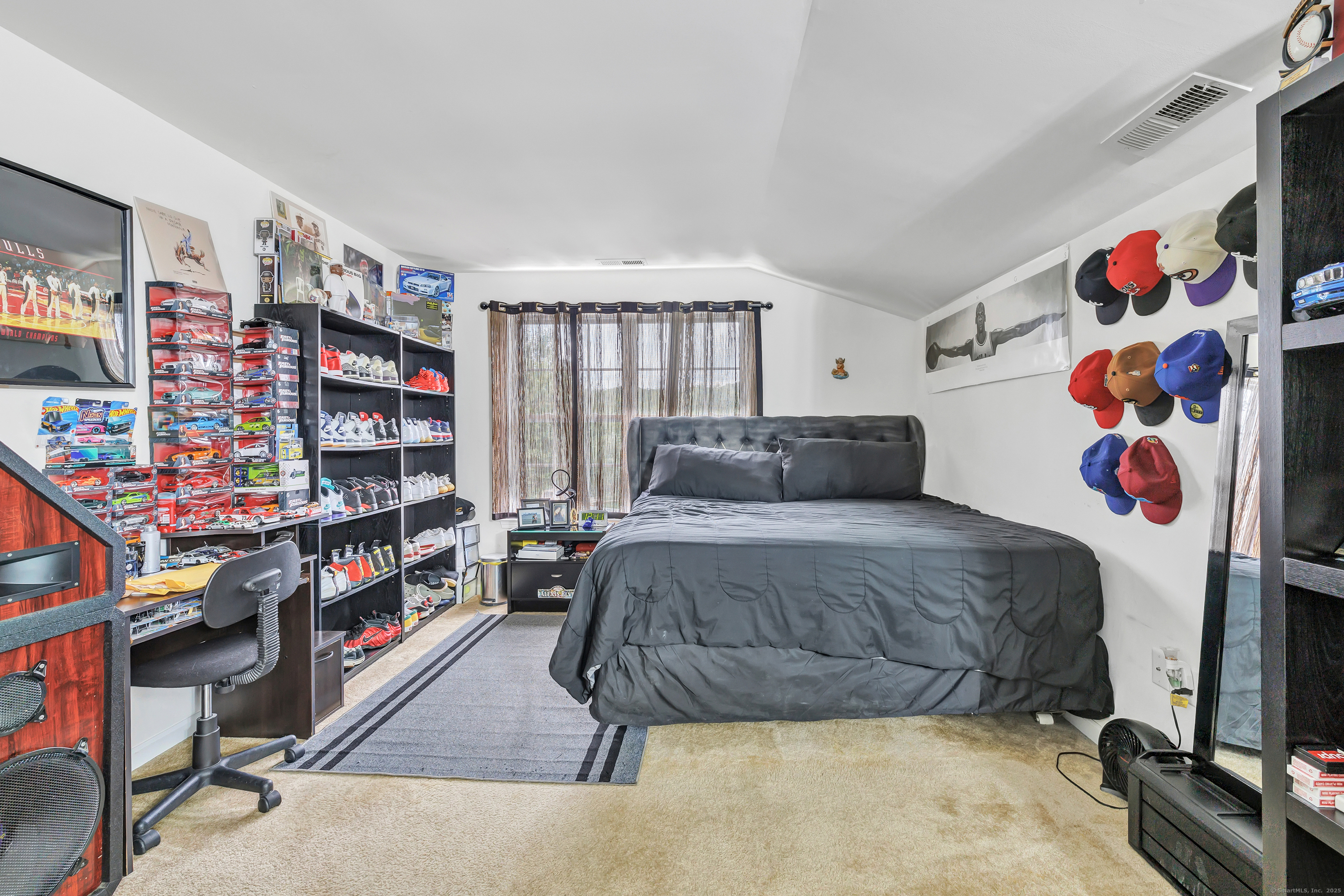 Seymour, Connecticut, 06483, United States, 4 Bedrooms Bedrooms, ,3 BathroomsBathrooms,Residential,For Sale,1906735