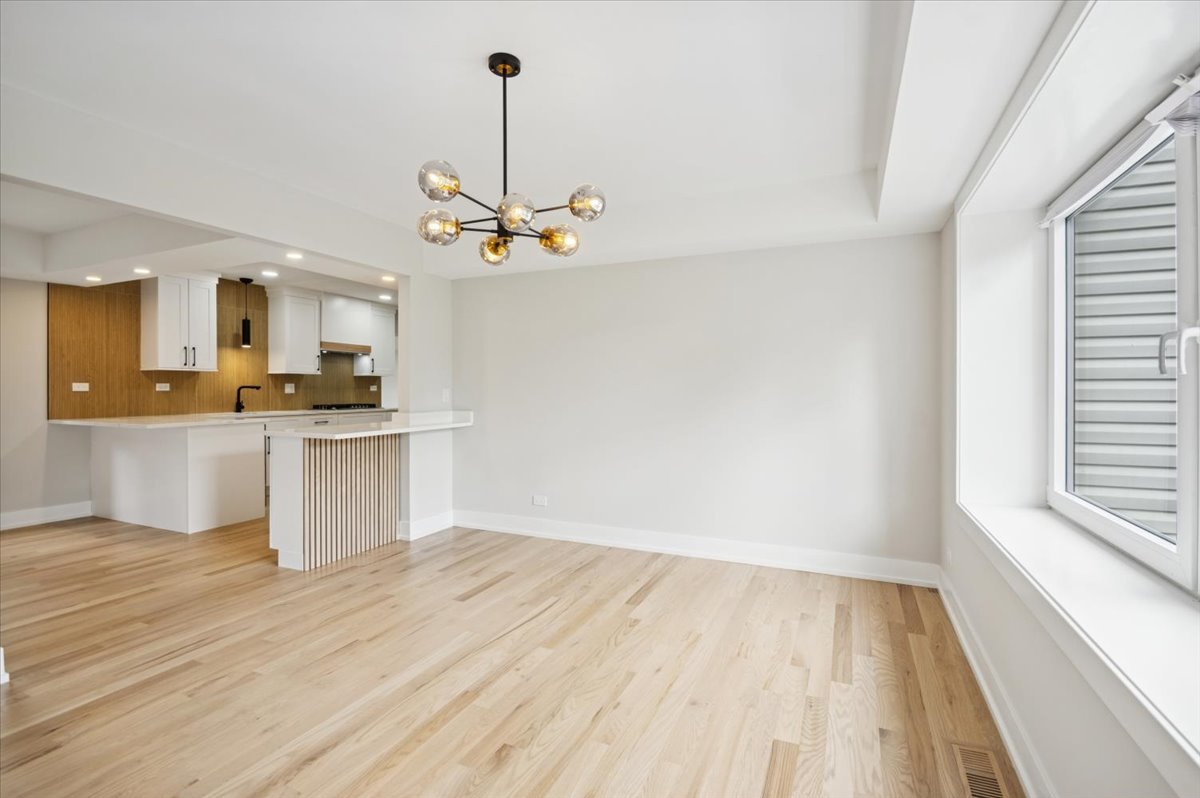 Naperville, Illinois, 60565, United States, 4 Bedrooms Bedrooms, ,3 BathroomsBathrooms,Residential,For Sale,1932605