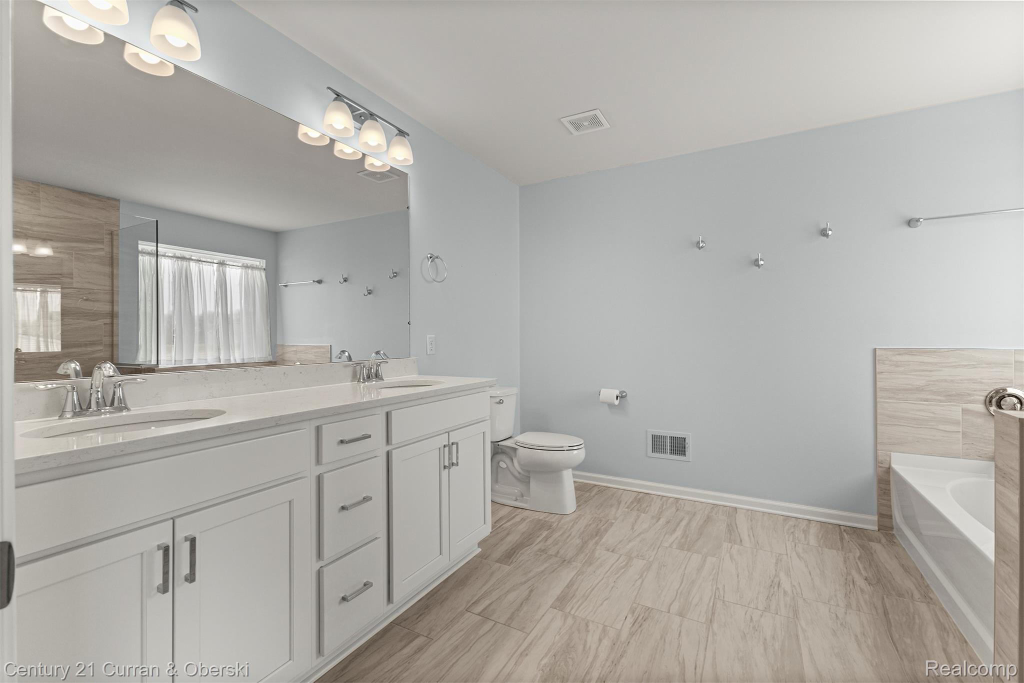 Saline Township, Michigan, 48176, United States, 4 Bedrooms Bedrooms, ,3 BathroomsBathrooms,Residential,For Sale,2048754