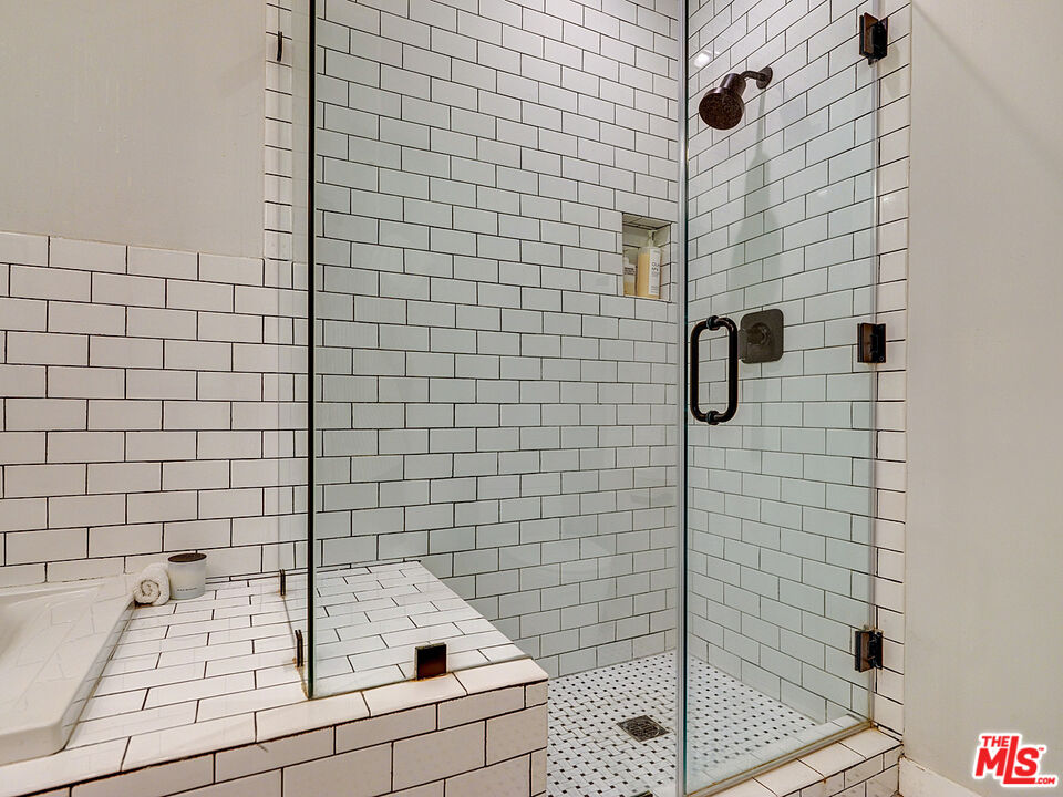 Los Angeles, California, 90025, United States, 3 Bedrooms Bedrooms, ,3 BathroomsBathrooms,Residential,For Sale,1947986