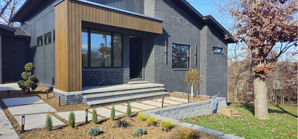 Bella Vista, Arkansas, 72714, United States, 2 Bedrooms Bedrooms, ,2 BathroomsBathrooms,Residential,For Sale,1997374