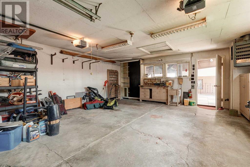 CALGARY, Alberta, T3E 2S7, CA, 3 Bedrooms Bedrooms, ,2 BathroomsBathrooms,Residential,For Sale,1896041