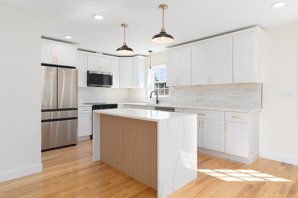 Attleboro, Massachusetts, 02703, United States, 3 Bedrooms Bedrooms, ,3 BathroomsBathrooms,Residential,For Sale,1908600