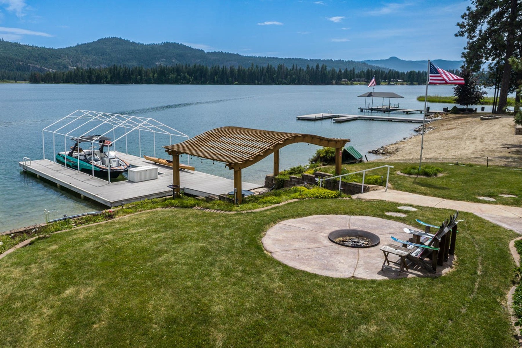  Renovated Waterfront Retreat with Private Dock & Guest Barn - 物件實景