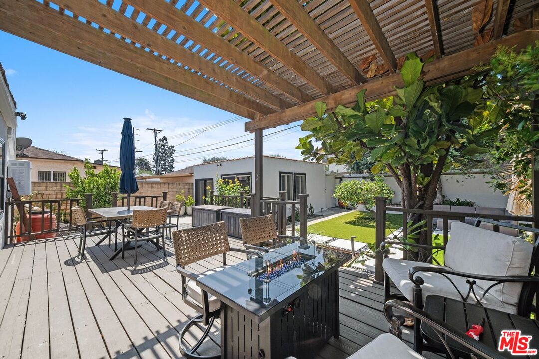Culver City, California, 90232, United States, 3 Bedrooms Bedrooms, ,2 BathroomsBathrooms,Residential,For Sale,1911213